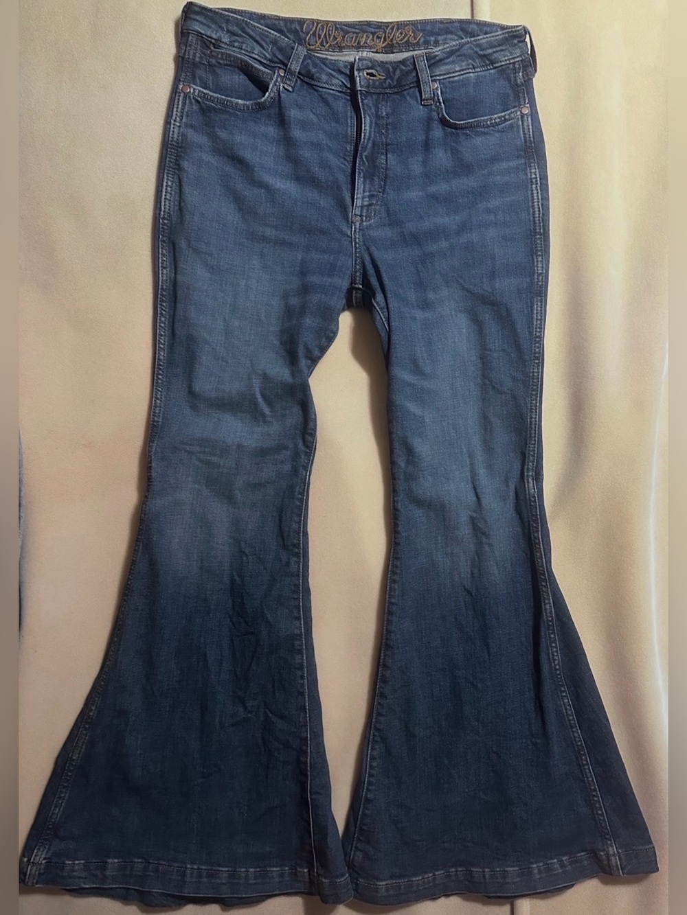 #501 Wrangler Mid-Blue Flare Jeans for Women
